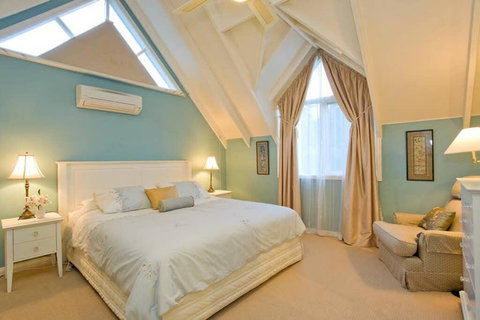 PLUM TREE COTTAGE - Spa Cottage With Woodfire - Pubs and Clubs 1