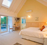 PLUM TREE STUDIO - couples lakeside spa retreat - Pubs and Clubs