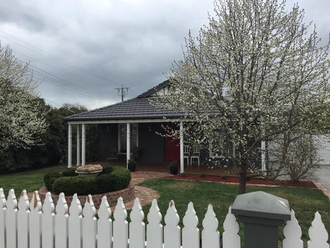 Pomegranate Guest House - Pubs and Clubs 2