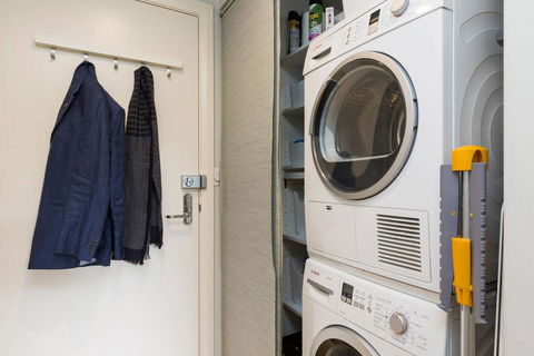 Poolside Sydney 1 Bedroom Apartment - Go Out 1