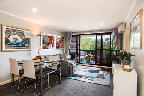 Poolside Sydney 1 Bedroom Apartment - Go Out 0