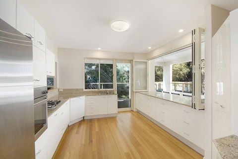 Prestigious House In Little Cove - 4 Baywoods - Pubs and Clubs 3
