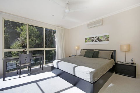 Prestigious House In Little Cove - 4 Baywoods - Pubs and Clubs 2