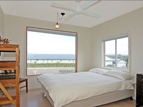 Prime Position - Across From Seven Mile Beach - Pubs and Clubs 3