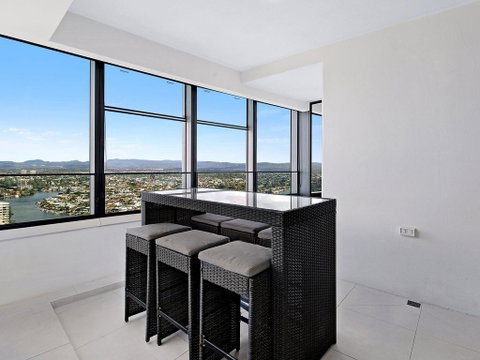 Private 3 Bed Ocean View In Q Surfers Paradise - Pubs and Clubs 3