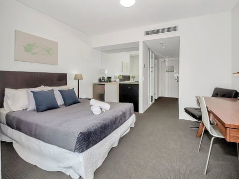 Privately Owned Hotel Room By Cairns Marina 222 - Pubs and Clubs 0