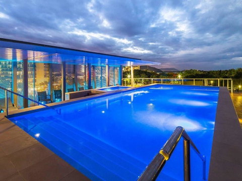 Privately Owned Hotel Room By Cairns Marina 222 - Pubs and Clubs 3