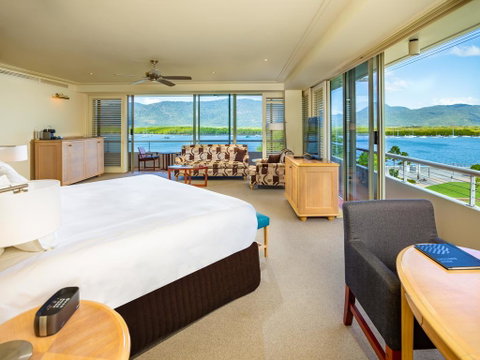 Pullman Reef Hotel Casino - Pubs and Clubs 2