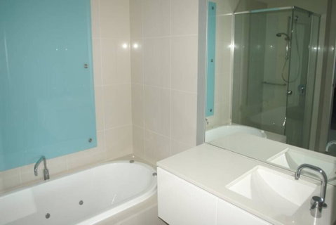 Q1 1 Bedroom Apartment On 30th Floor - Pubs and Clubs 2