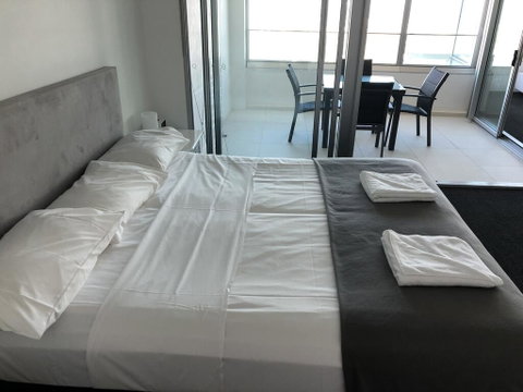 Q1 1 Bedroom Apartment On 30th Floor - Pubs and Clubs 3