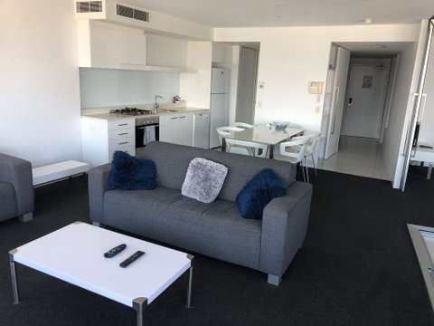 Q1 1 Bedroom Apartment On 30th Floor - Pubs and Clubs 1