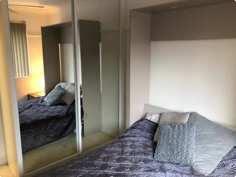 Quiet North Parra Apartment Rooms Across From Park - Pubs and Clubs 2