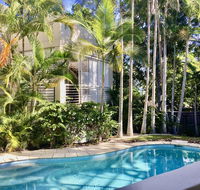Quiet Oasis Apartment with Rooftop Spa - Pubs and Clubs