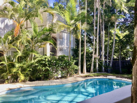 Quiet Oasis Apartment With Rooftop Spa - Pubs and Clubs 0