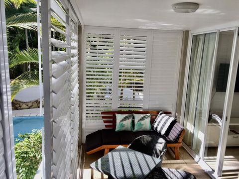 Quiet Oasis Apartment With Rooftop Spa - Pubs and Clubs 3