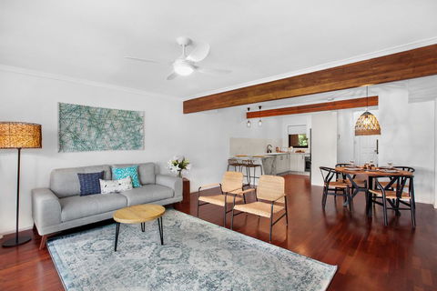 Quiet Waterfront Retreat In Family Neighbourhood - Pubs and Clubs 0