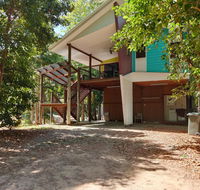 Rainforest Retreat - Pubs and Clubs