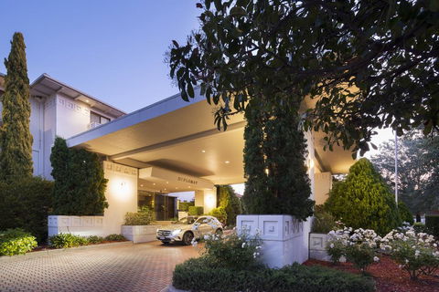 Ramada Diplomat Canberra - Pubs and Clubs 0