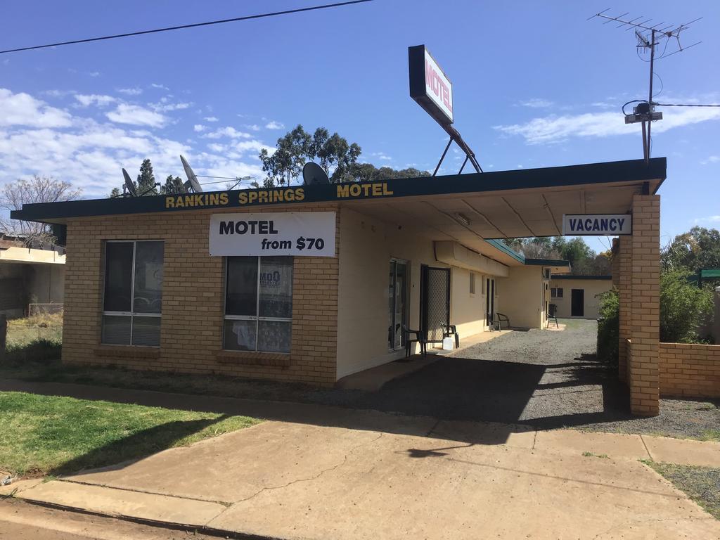  Pubs and Clubs