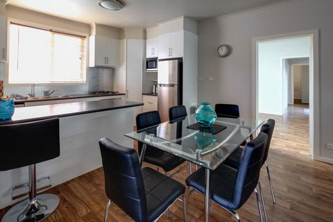 Reardon Place - Moments From The Family Friendly Pea Soup Cove - Pubs and Clubs 1