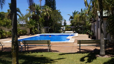 Redhead Beach Holiday Park - Pubs and Clubs 0
