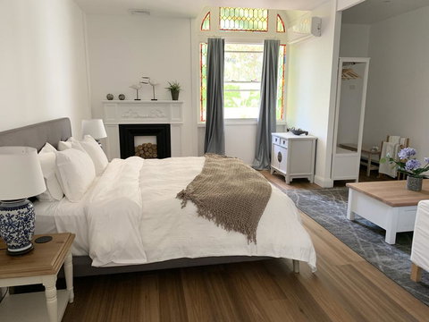 REED HOUSE At Maleny-The White Pavilion - Go Out 2