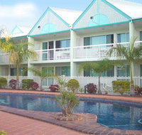 Reef Adventureland Motor Inn - Pubs and Clubs