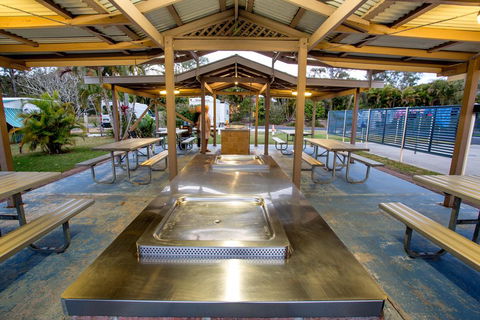 Reflections Holiday Parks Ferry Reserve - Pubs and Clubs 1