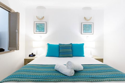 REGAL 32 APARTMENT - SPA BATH - Macrossan St - Go Out 1