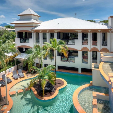 REGAL 32 APARTMENT - SPA BATH - Macrossan St - Go Out 0