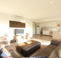 Rejuvenate San Remo - WiFi Linen Beach 200m Family Friendly - Pubs and Clubs
