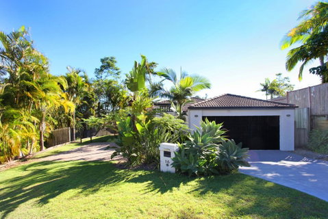 Relax At Coolum - Pubs and Clubs 3