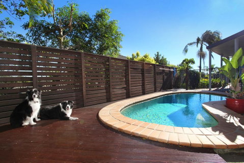 Relax At Coolum - Pubs and Clubs 0