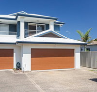 Relax at Pacific' 1/26 Pacific Avenue - private duplex with enclosed yard - Go Out