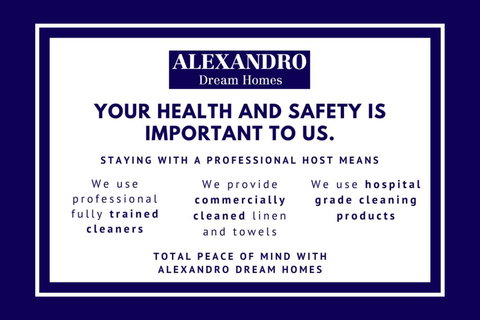 RELAXED COASTAL GETAWAY // MOMENTS TO WATERFRONT - Go Out 1