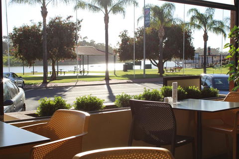 Renmark Hotel Motel - Pubs and Clubs 3
