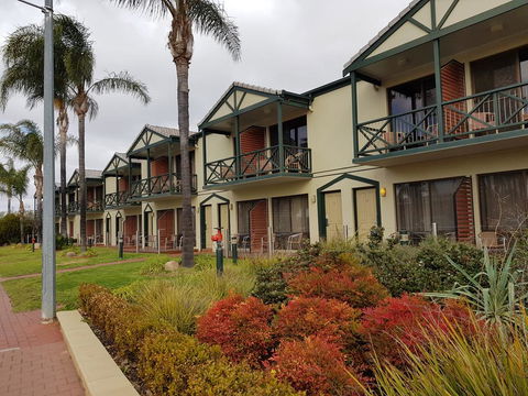 Renmark Hotel Motel - Pubs and Clubs 0