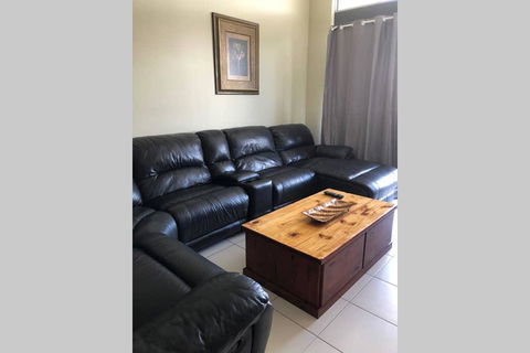 Resort Style Apartment On Gregory - Go Out 2