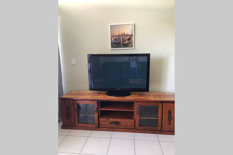 Resort Style Apartment On Gregory - Go Out 3