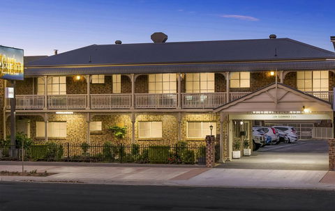 Richmond Motor Inn - Go Out 1