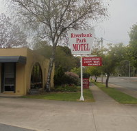 Riverbank Park MOTEL - Pubs and Clubs