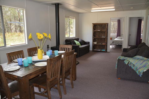 Robinsons Cabin - Pubs and Clubs 1