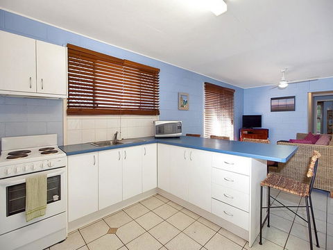 Roderick Street 52, Moffat Beach - Pubs and Clubs 2