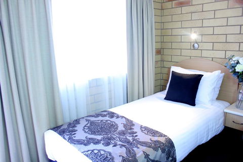 Roma Mid Town Motor Inn - Go Out 0