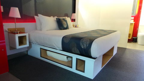 Room Motels Gympie - Pubs and Clubs 0