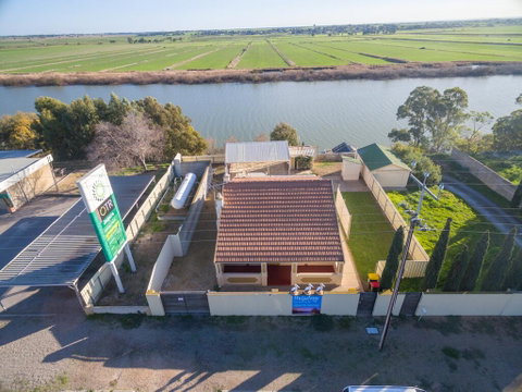 Rosebank Cottage Tailem Bend - Pubs and Clubs 1