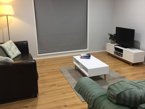 Rosebud Holiday Retreat - 700m To The Beach - Pubs and Clubs 0
