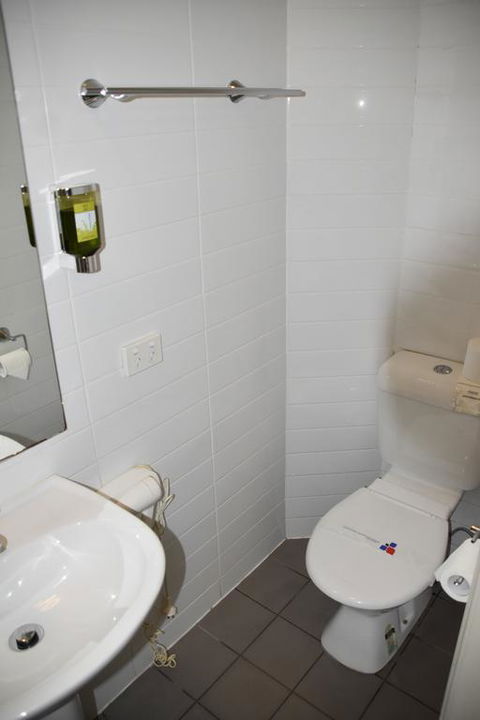 Royal Hotel Motel Gympie - Pubs and Clubs 3