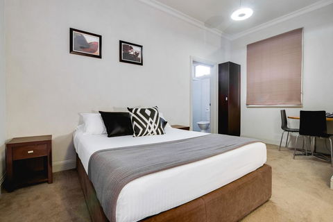 Royal Hotel Motel Gympie - Pubs and Clubs 1