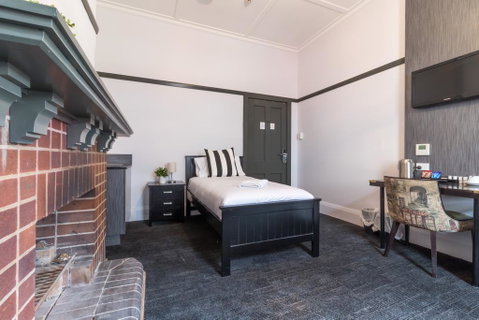 Royal Hotel Ryde - Go Out 1